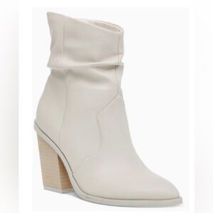 New ~ Dolce Vita Women’s Pull on Block Heal Cowboy Western Boot.